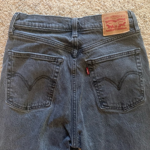 Levi’s Ribcage Straight Jeans - Picture 3 of 9